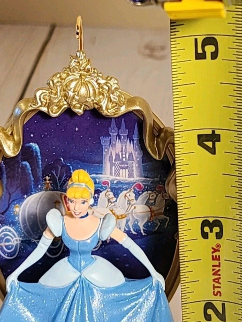 Hallmark Keepsakes Disney Princess Cinderella Enchanted Memories Ornament 1997